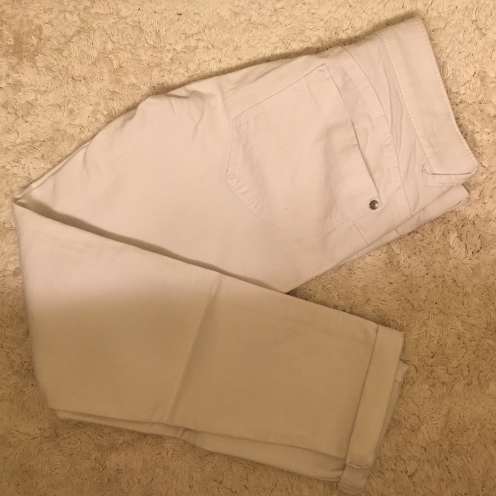 White crop jeans